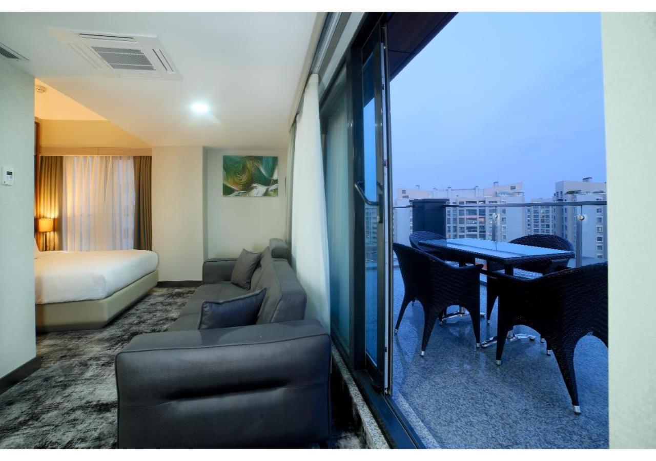 Tryp By Wyndham Topkapi Отель