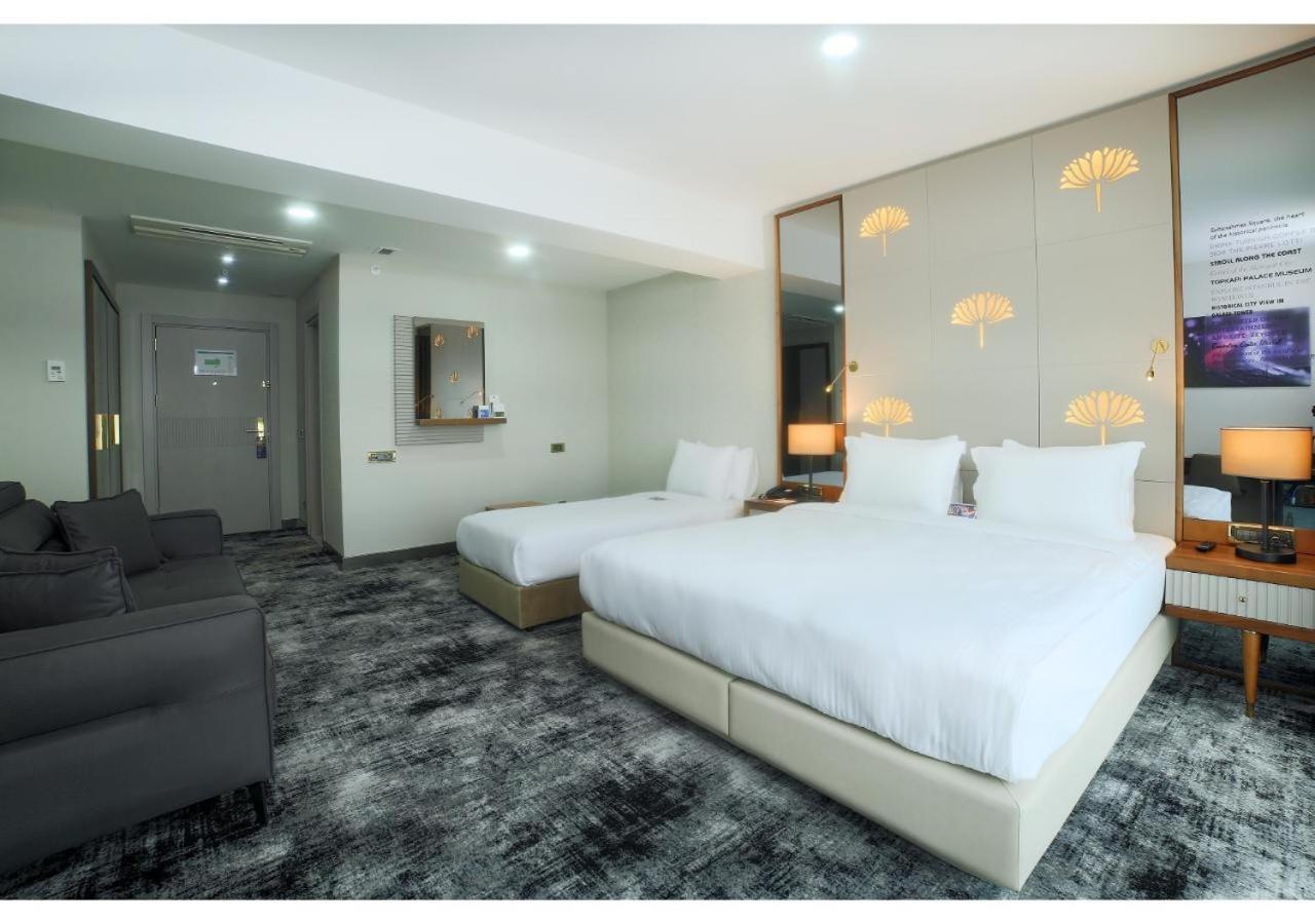 Отель Tryp By Wyndham Topkapi 4*