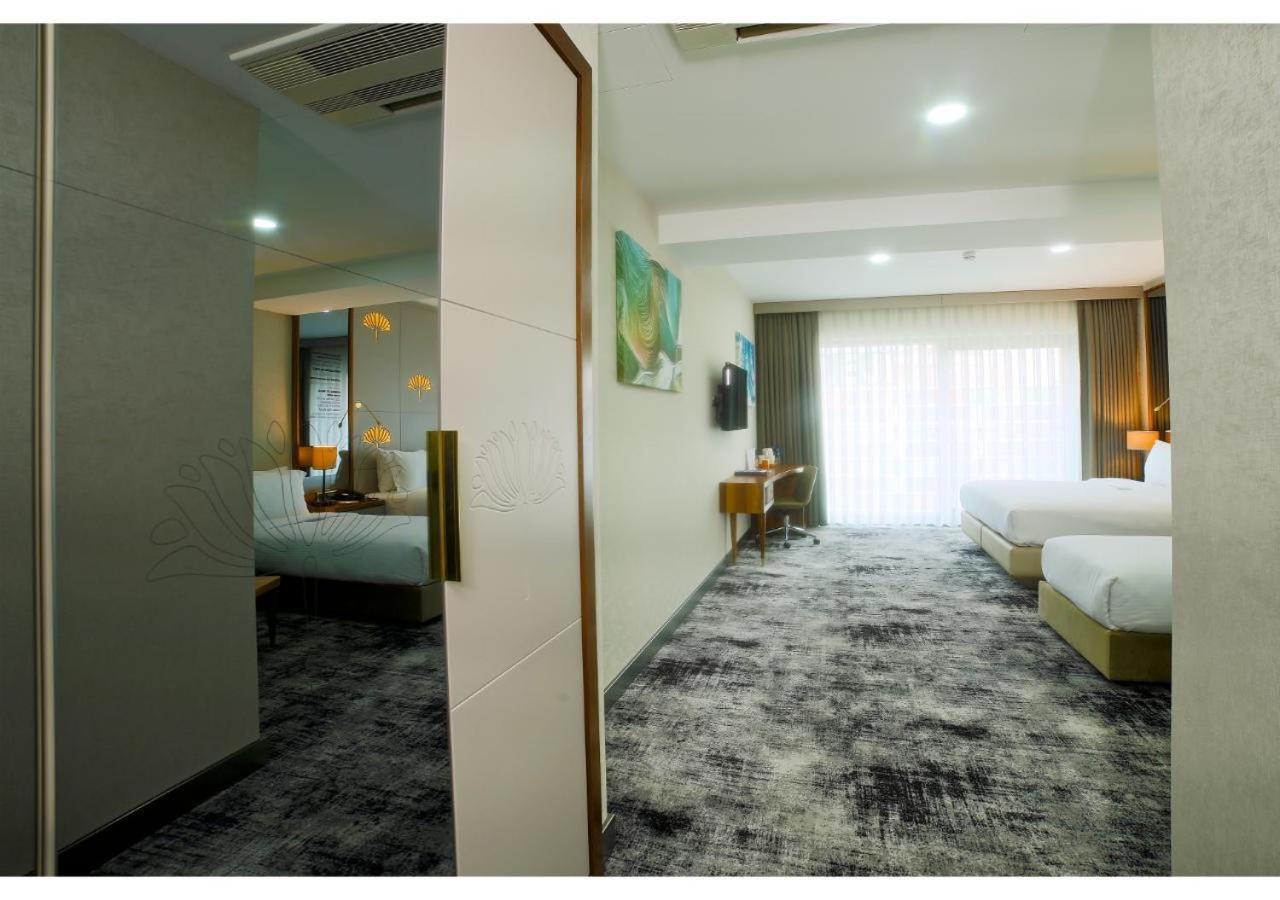Tryp By Wyndham Topkapi 4*